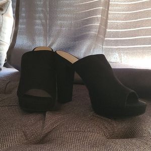 Black Chinese laundry sandals